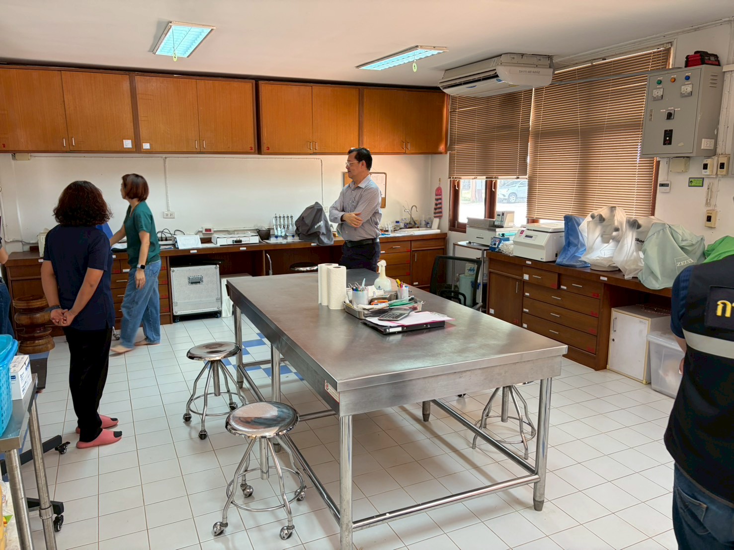 LINE ALBUM trwc pramein tx suny phlit na cheux 6369 260309 7